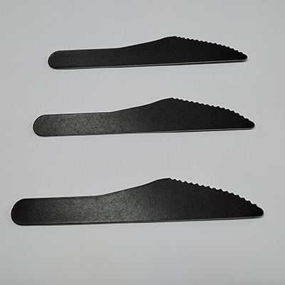 Couteau en papier noir